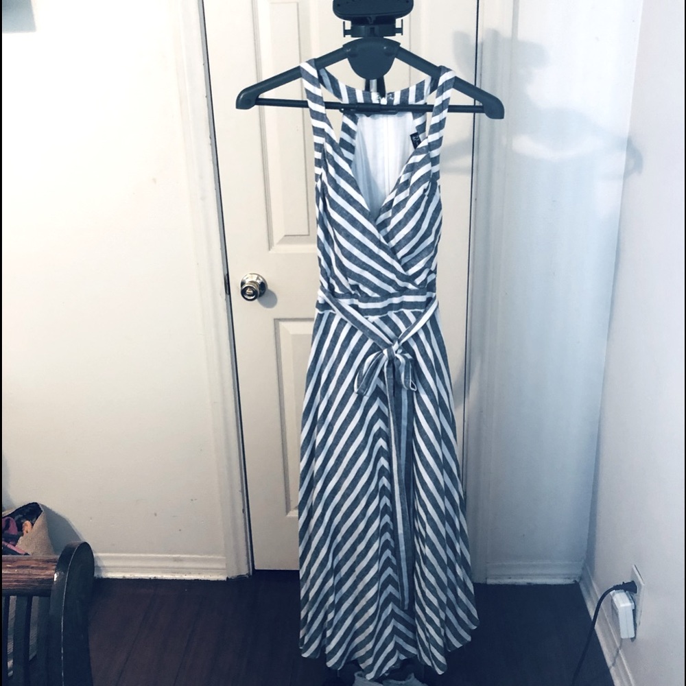 Grey and white dress with pockets